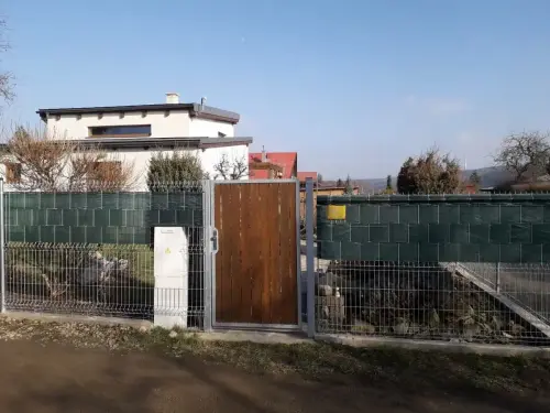 Obnova oplocení zahrádky v pražské městské části Černošice