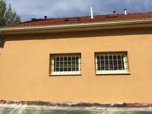 Oprava fasády provozovny a prodejny ve městě Příbram