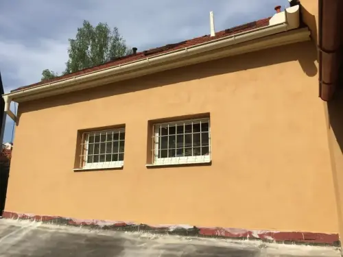 Oprava fasády provozovny a prodejny ve městě Příbram