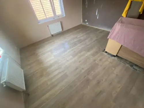 Pokládka vinylové podlahy v Praze Raděticích
