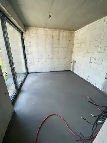 Realizace litých podlah v rodinném domě v Praze Uhříněvsi