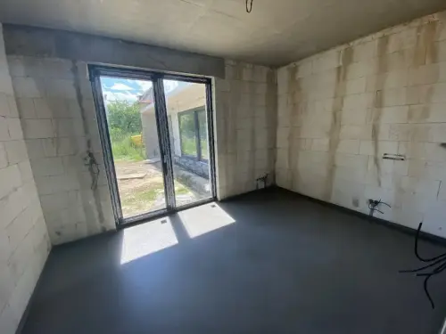 Realizace litých podlah v rodinném domě v Praze Uhříněvsi