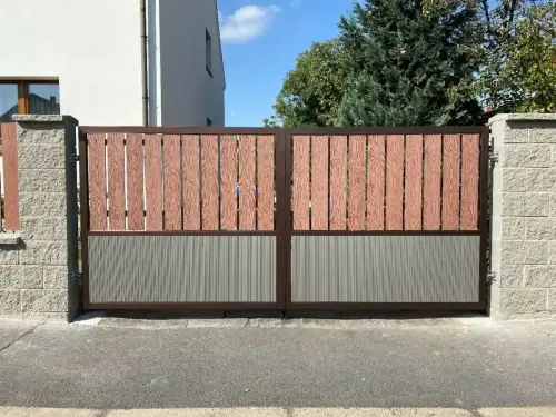 Výroba a instalace vrat a vrátek u domu v Praze na Chodově