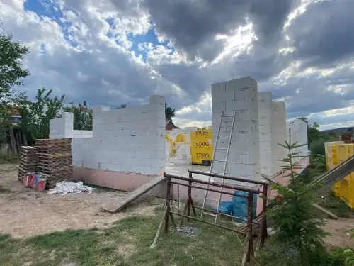 Výstavba rodinného domu v obci Holšiny