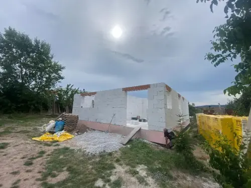 Výstavba rodinného domu v obci Holšiny
