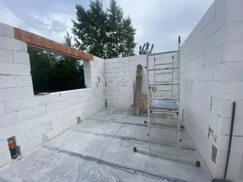 Výstavba rodinného domu v obci Holšiny