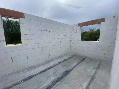 Výstavba rodinného domu v obci Holšiny