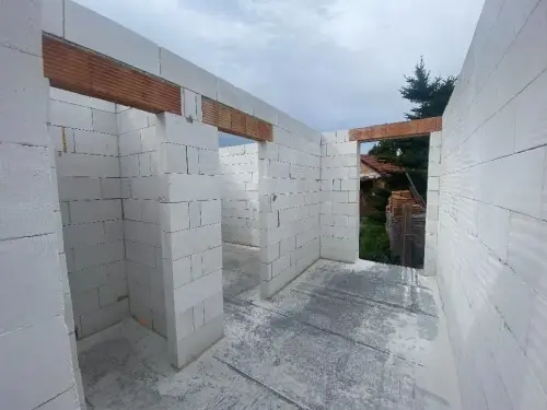 Výstavba rodinného domu v obci Holšiny