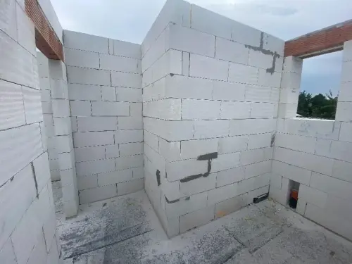 Výstavba rodinného domu v obci Holšiny