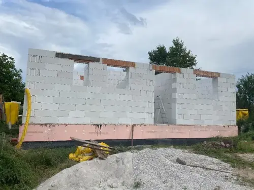 Výstavba rodinného domu v obci Holšiny