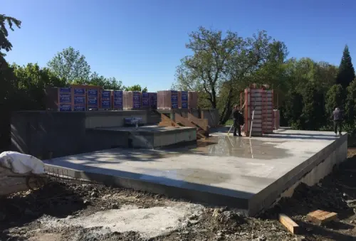 Vyzdívání obvodových stěn rodinného domu v obci Dolní Břežany